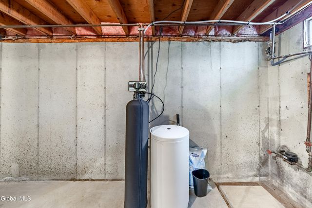 3 Prestwick Avenue, Clifton Park, NY 12065