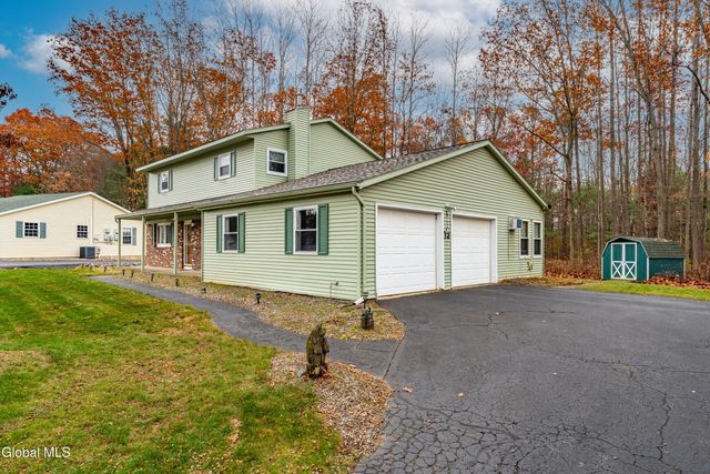 3 Prestwick Avenue, Clifton Park, NY 12065