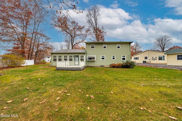 3 Prestwick Avenue, Clifton Park, NY 12065