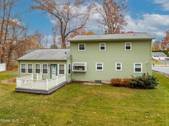 3 Prestwick Avenue, Clifton Park, NY 12065