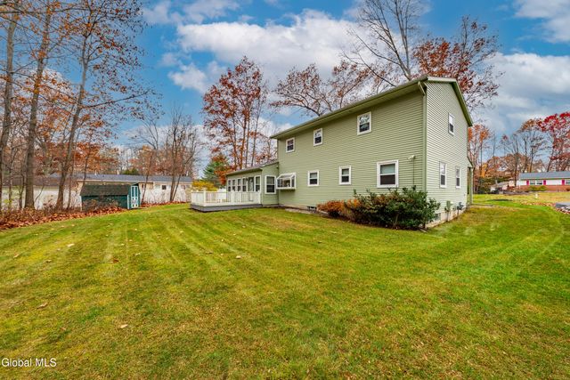 3 Prestwick Avenue, Clifton Park, NY 12065