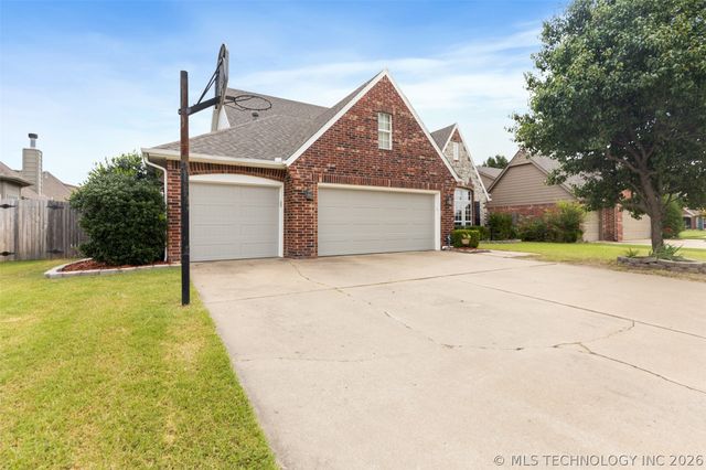 2449 S Tamarack Avenue, Broken Arrow, OK 74012