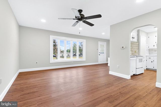 1930 MANOR RIDGE DR, Lancaster, PA 17603