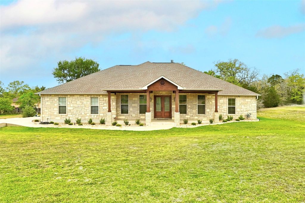 140 Winchester RD, Bastrop, TX 78602