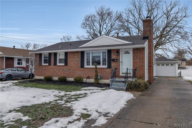 39 Linden Avenue, Lancaster, NY 14086
