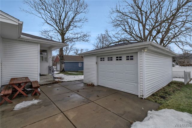 39 Linden Avenue, Lancaster, NY 14086