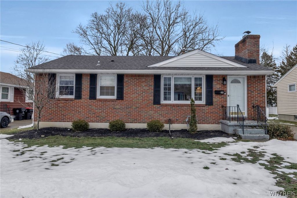 39 Linden Avenue, Lancaster, NY 14086