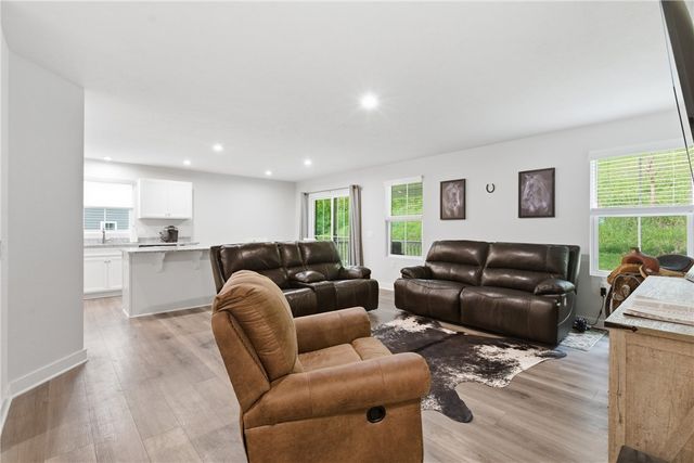 134 Olivia Dr, Center Twp, PA 15061
