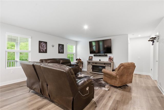 134 Olivia Dr, Center Twp, PA 15061