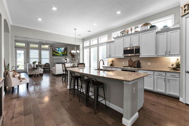 561 Rolling Brook Lane, Pinehurst, TX 77362