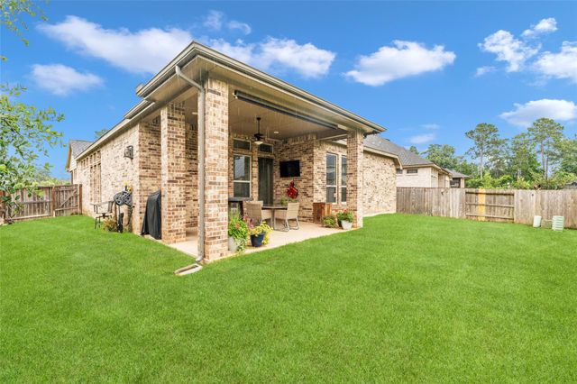 561 Rolling Brook Lane, Pinehurst, TX 77362