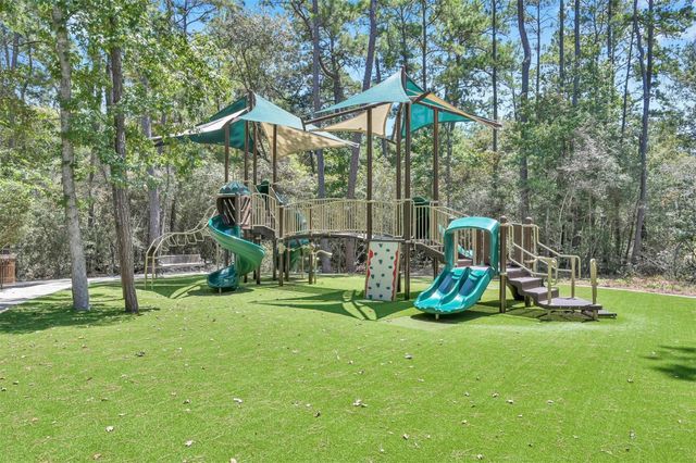 561 Rolling Brook Lane, Pinehurst, TX 77362