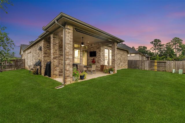 561 Rolling Brook Lane, Pinehurst, TX 77362