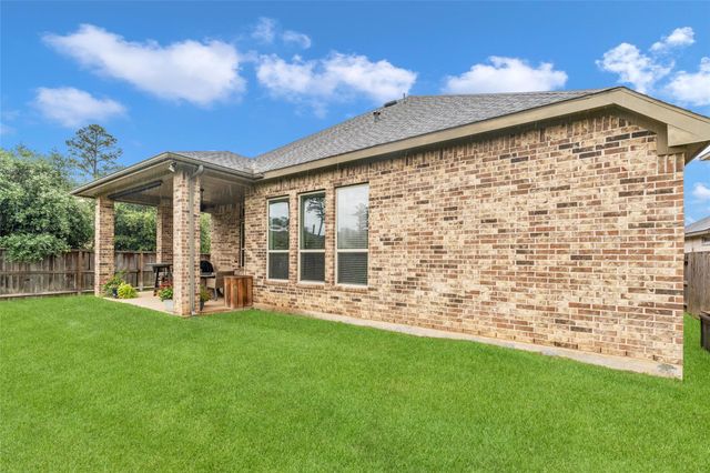 561 Rolling Brook Lane, Pinehurst, TX 77362