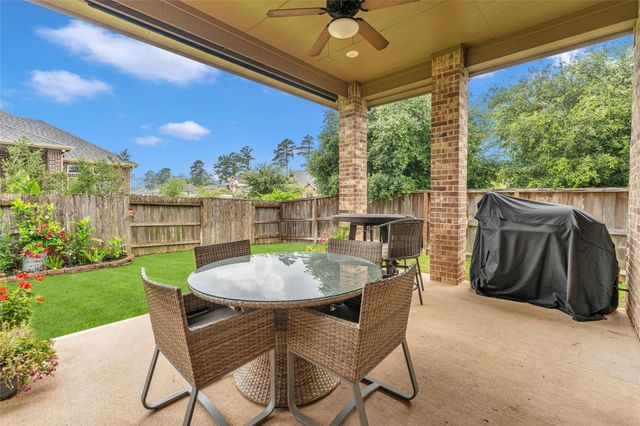 561 Rolling Brook Lane, Pinehurst, TX 77362