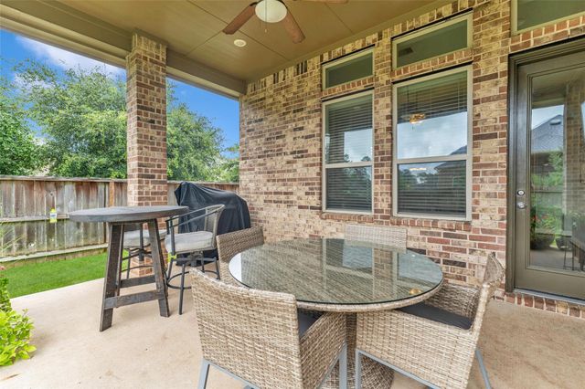 561 Rolling Brook Lane, Pinehurst, TX 77362