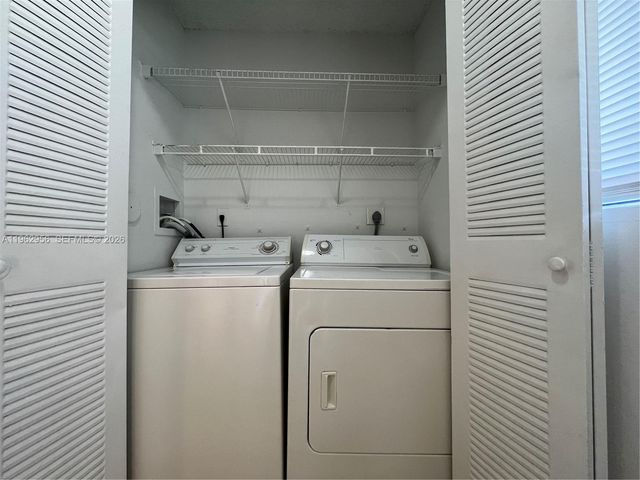 407 E Palm Cir E, Pembroke Pines, FL 33025