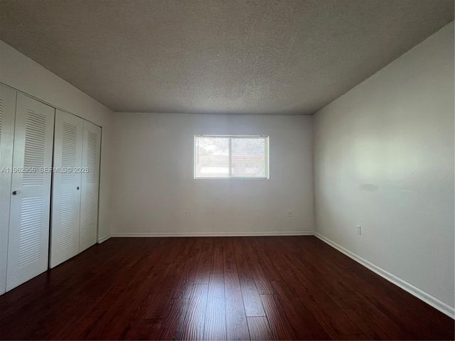 407 E Palm Cir E, Pembroke Pines, FL 33025