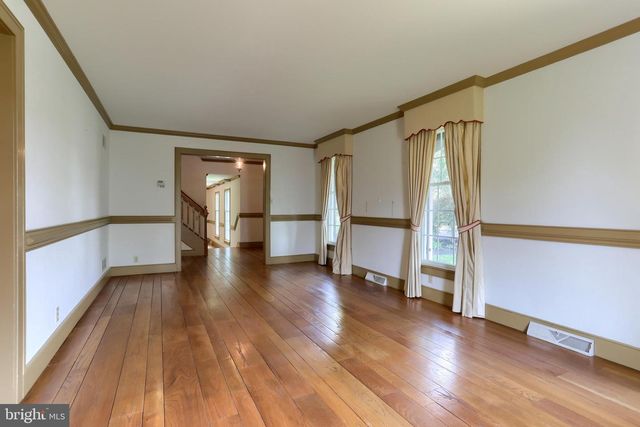 1111 BEAR CREEK RD, Elizabethtown, PA 17022
