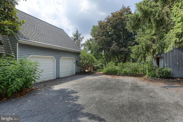 1111 BEAR CREEK RD, Elizabethtown, PA 17022