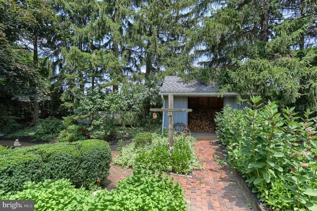 1111 BEAR CREEK RD, Elizabethtown, PA 17022