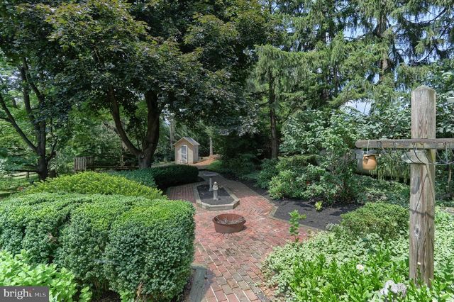 1111 BEAR CREEK RD, Elizabethtown, PA 17022