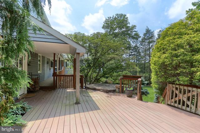 1111 BEAR CREEK RD, Elizabethtown, PA 17022