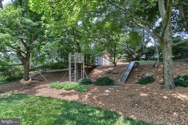 1111 BEAR CREEK RD, Elizabethtown, PA 17022