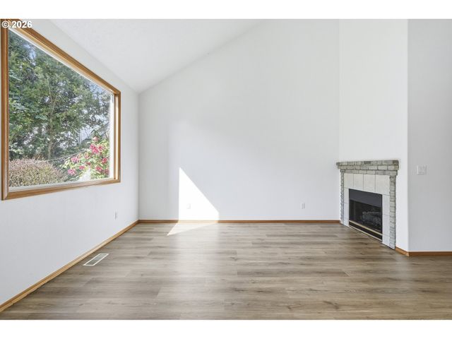 5718 Se STEELE St, Portland, OR 97206