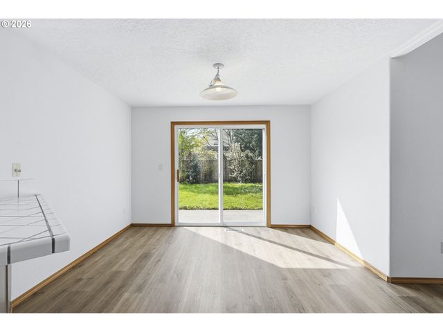 5718 Se STEELE St, Portland, OR 97206