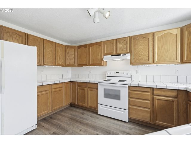 5718 Se STEELE St, Portland, OR 97206