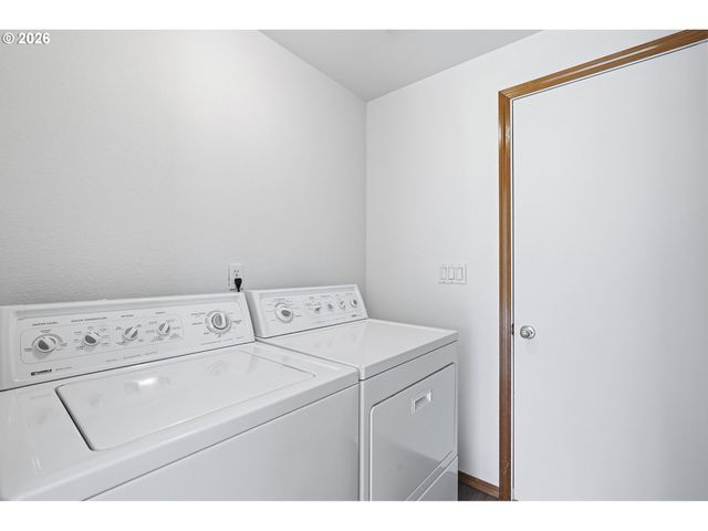 5718 Se STEELE St, Portland, OR 97206