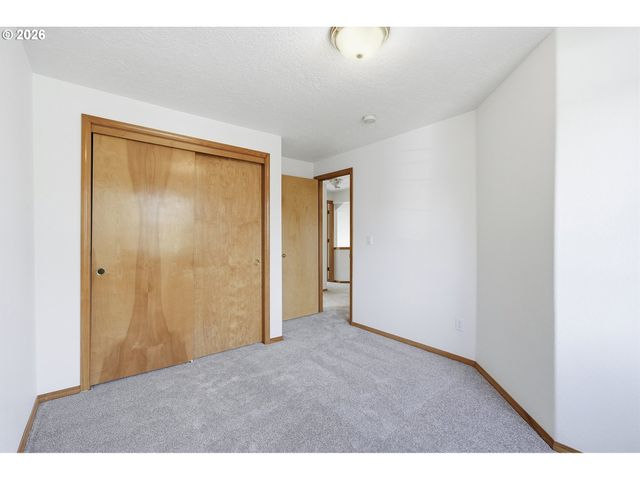 5718 Se STEELE St, Portland, OR 97206