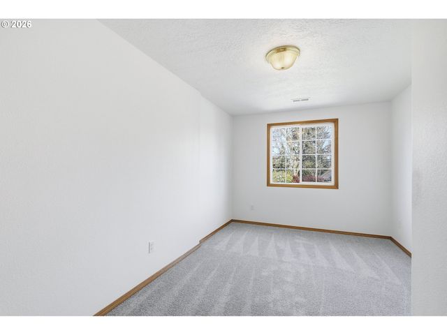 5718 Se STEELE St, Portland, OR 97206