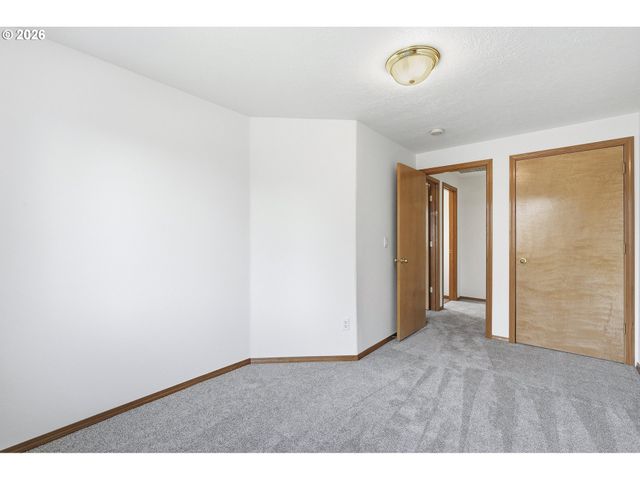 5718 Se STEELE St, Portland, OR 97206