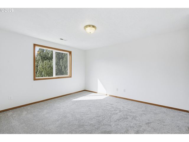 5718 Se STEELE St, Portland, OR 97206