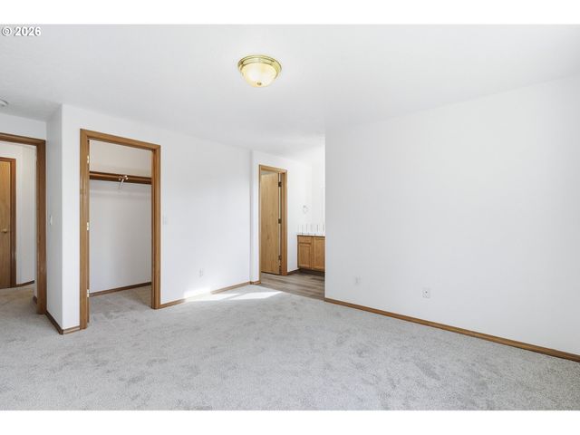 5718 Se STEELE St, Portland, OR 97206