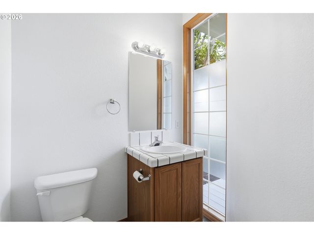 5718 Se STEELE St, Portland, OR 97206