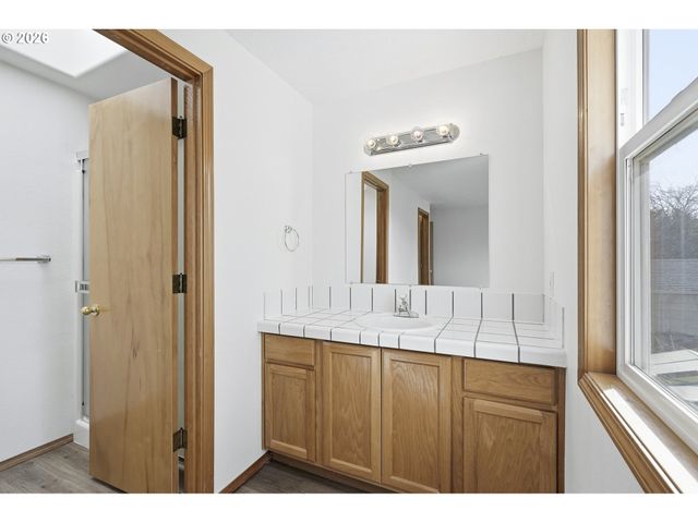 5718 Se STEELE St, Portland, OR 97206