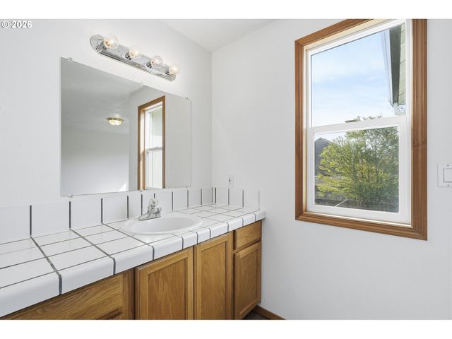 5718 Se STEELE St, Portland, OR 97206