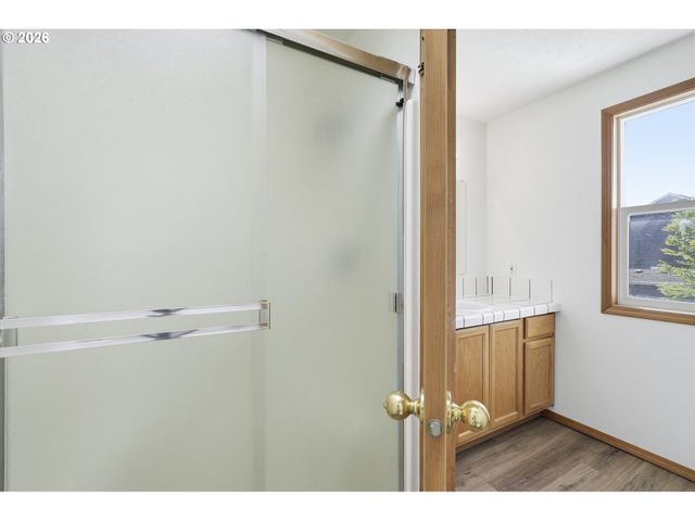 5718 Se STEELE St, Portland, OR 97206