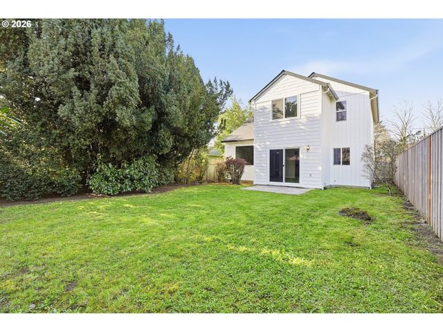 5718 Se STEELE St, Portland, OR 97206