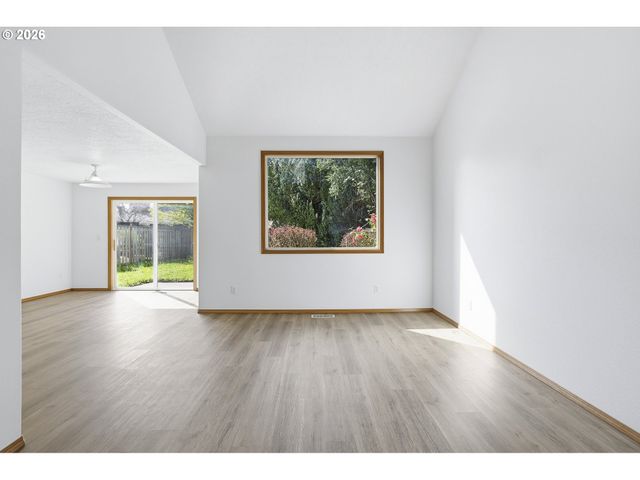 5718 Se STEELE St, Portland, OR 97206