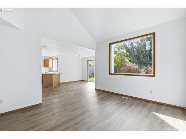 5718 Se STEELE St, Portland, OR 97206