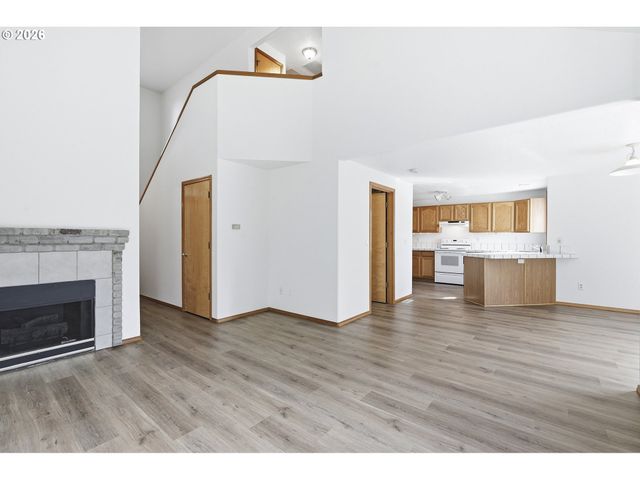 5718 Se STEELE St, Portland, OR 97206