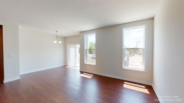 2704 S Spurway Drive, Ann Arbor, MI 48105