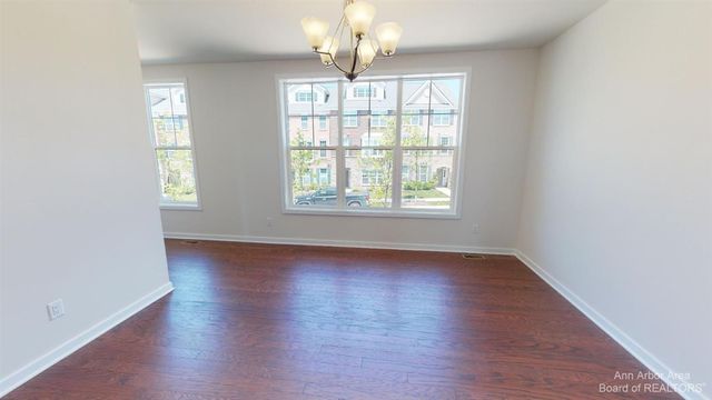 2704 S Spurway Drive, Ann Arbor, MI 48105