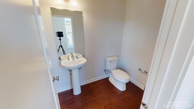 2704 S Spurway Drive, Ann Arbor, MI 48105