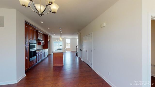 2704 S Spurway Drive, Ann Arbor, MI 48105