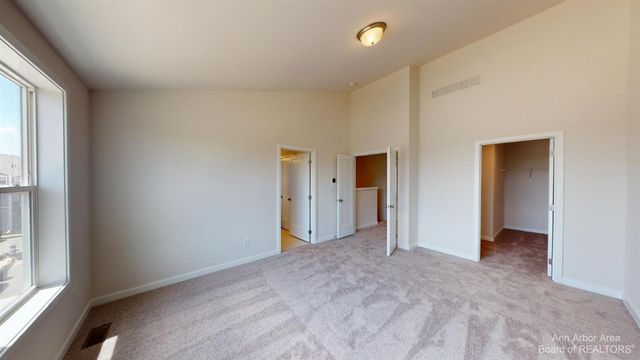 2704 S Spurway Drive, Ann Arbor, MI 48105